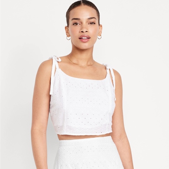 NWT Old Navy Cami White Eyelet Crop Top Size 3X - Picture 1 of 11